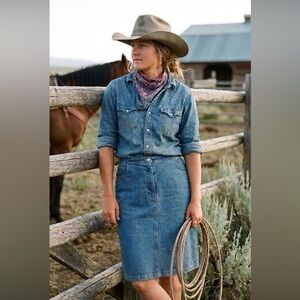 Vintage denim skirt knee length jean skirt 17” waist medium wash